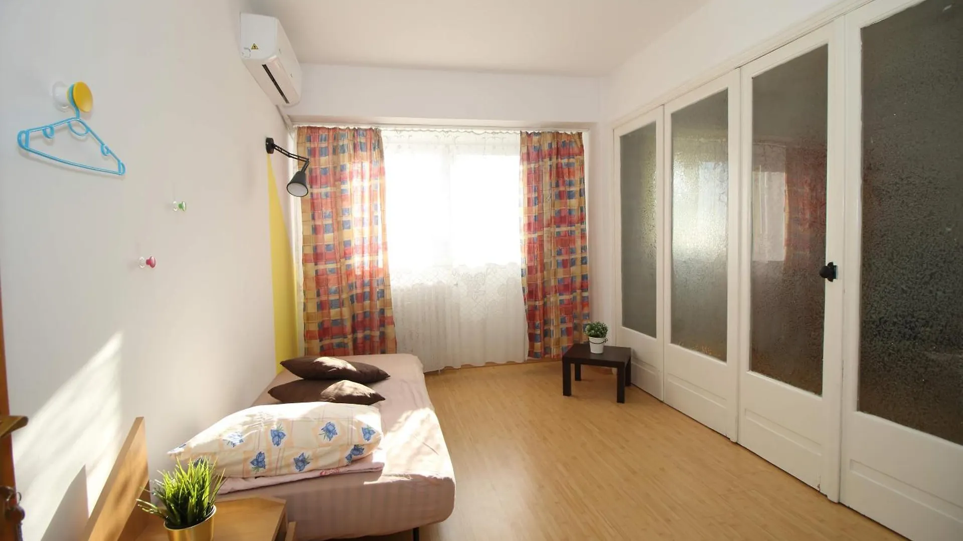 Sunshine 3 Rooms Apartment Near Arena Nationala Bukareszt